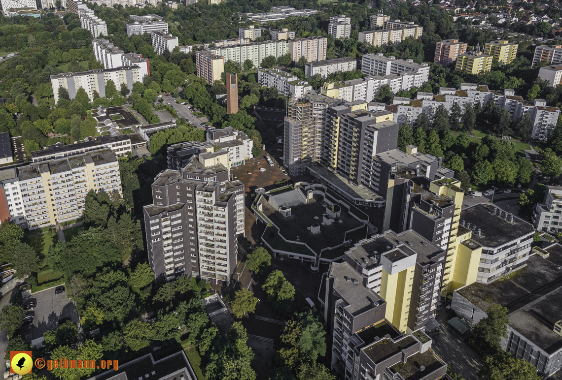 25.08.2021 - Wohnanlage am Karl-Marx-Ring 52-62 und Marx-Zentrum in Neuperlach