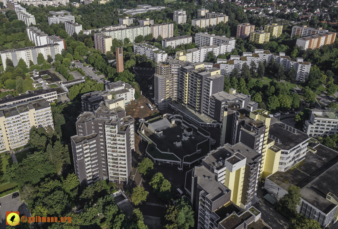25.08.2021 - Wohnanlage am Karl-Marx-Ring 52-62 und Marx-Zentrum in Neuperlach