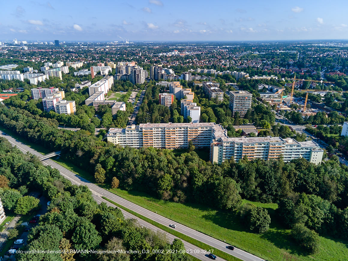 25.08.2021 - Luftaufnahmen und Rundumblick von der Ständlerstrasse und Karl-Marx-Ring auf das östliche Neuperlach