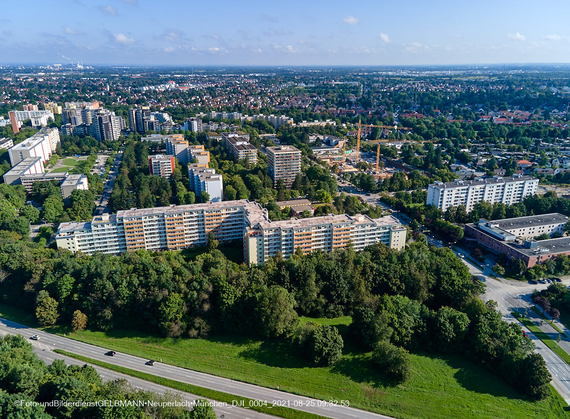 25.08.2021 - Luftaufnahmen und Rundumblick von der Ständlerstrasse und Karl-Marx-Ring auf das östliche Neuperlach