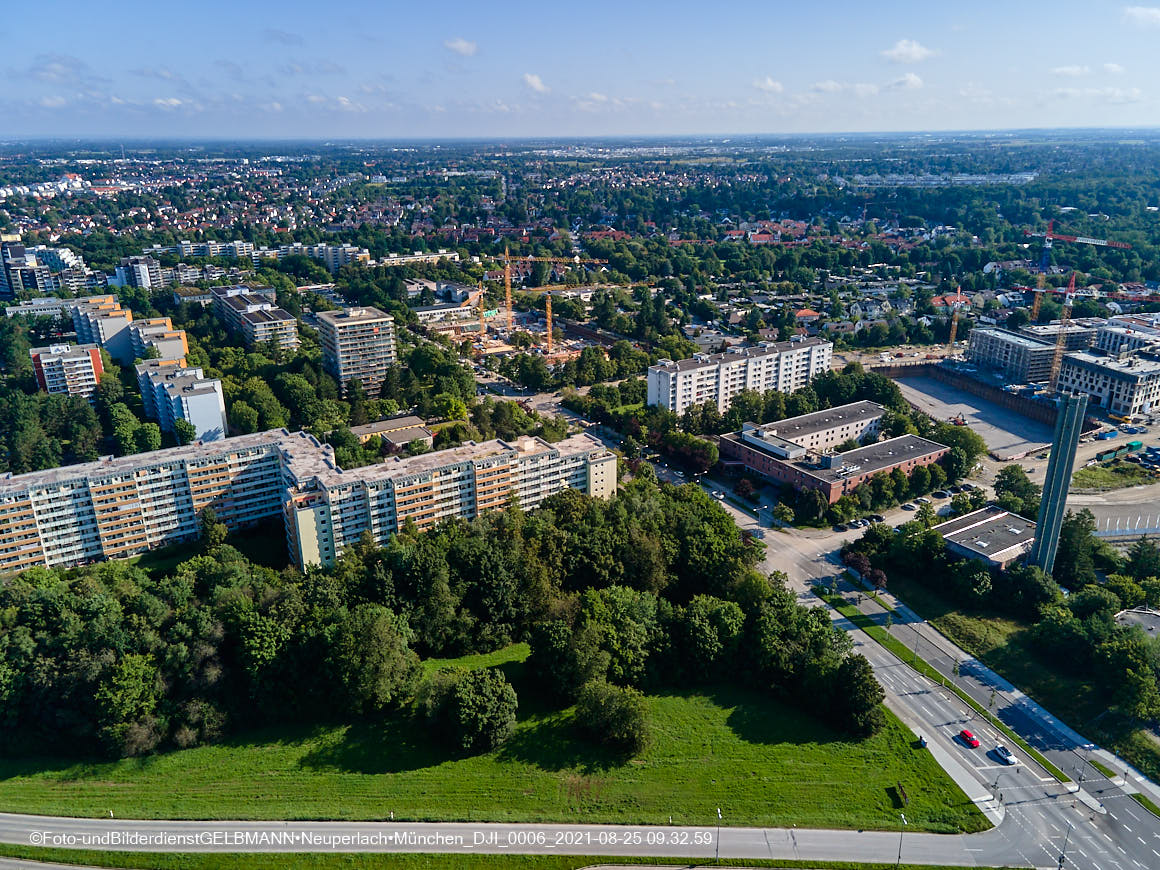 25.08.2021 - Luftaufnahmen und Rundumblick von der Ständlerstrasse und Karl-Marx-Ring auf das östliche Neuperlach