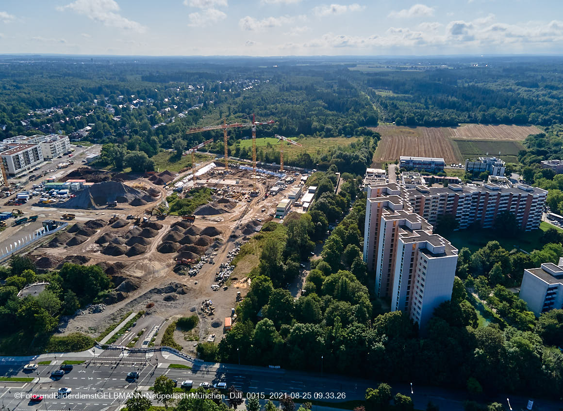 25.08.2021 - Luftaufnahmen und Rundumblick von der Ständlerstrasse und Karl-Marx-Ring auf das östliche Neuperlach