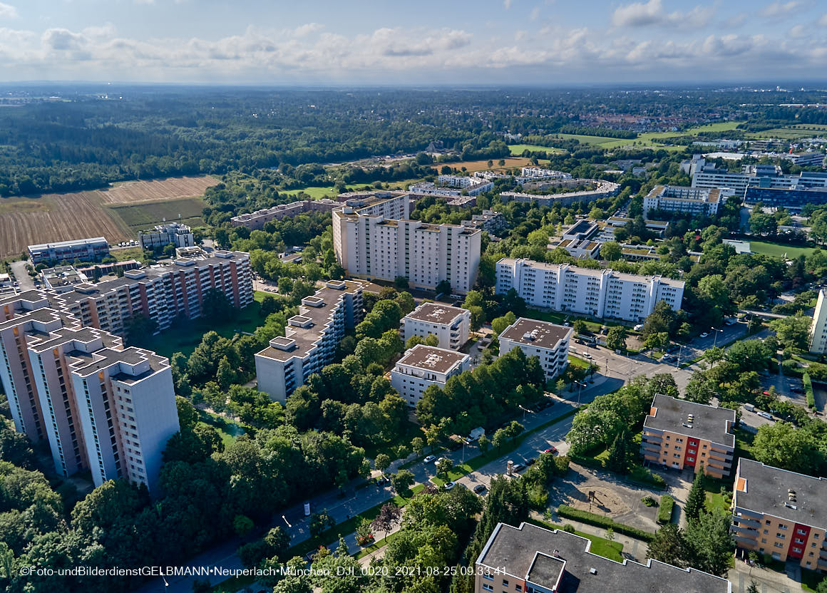 25.08.2021 - Luftaufnahmen und Rundumblick von der Ständlerstrasse und Karl-Marx-Ring auf das östliche Neuperlach