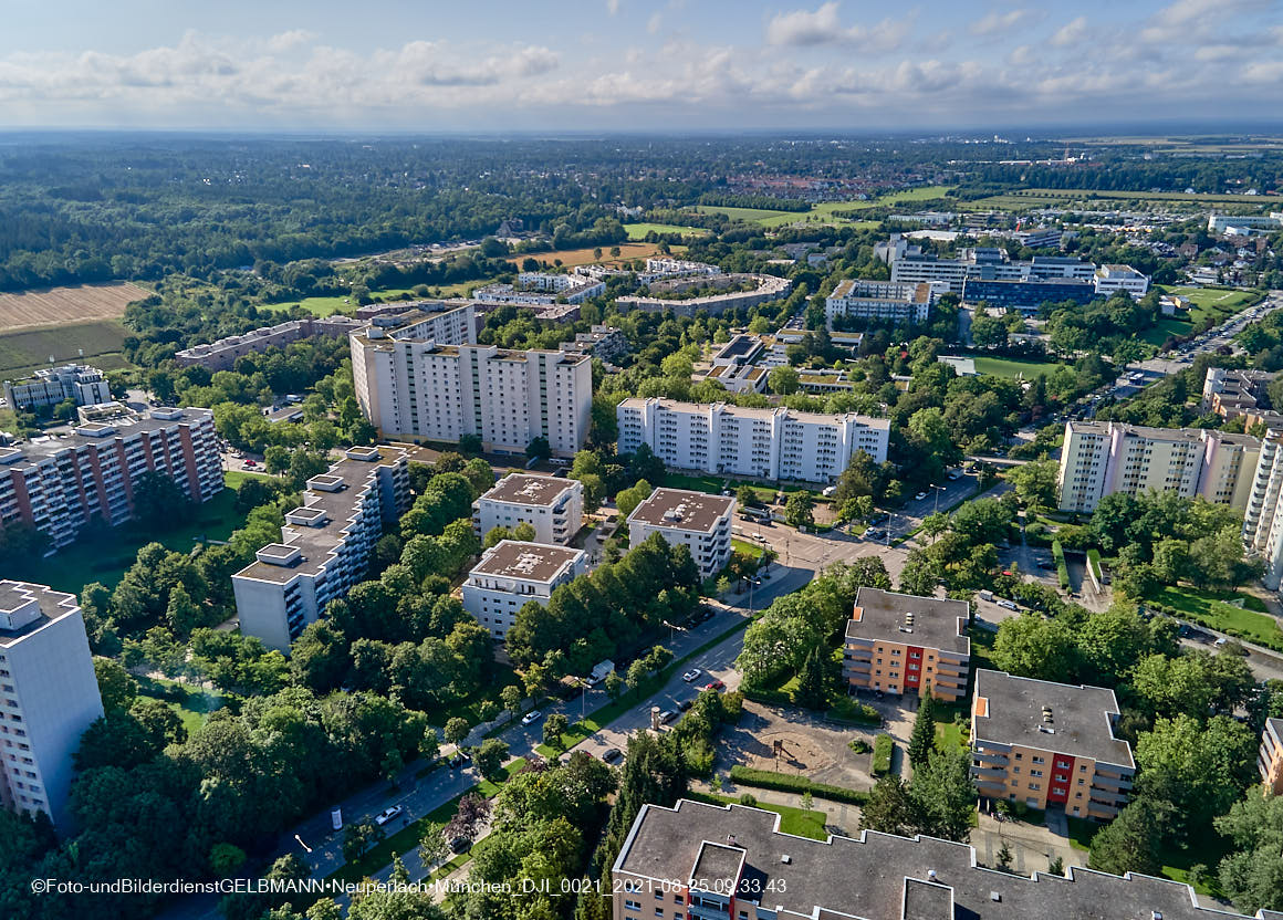 25.08.2021 - Luftaufnahmen und Rundumblick von der Ständlerstrasse und Karl-Marx-Ring auf das östliche Neuperlach