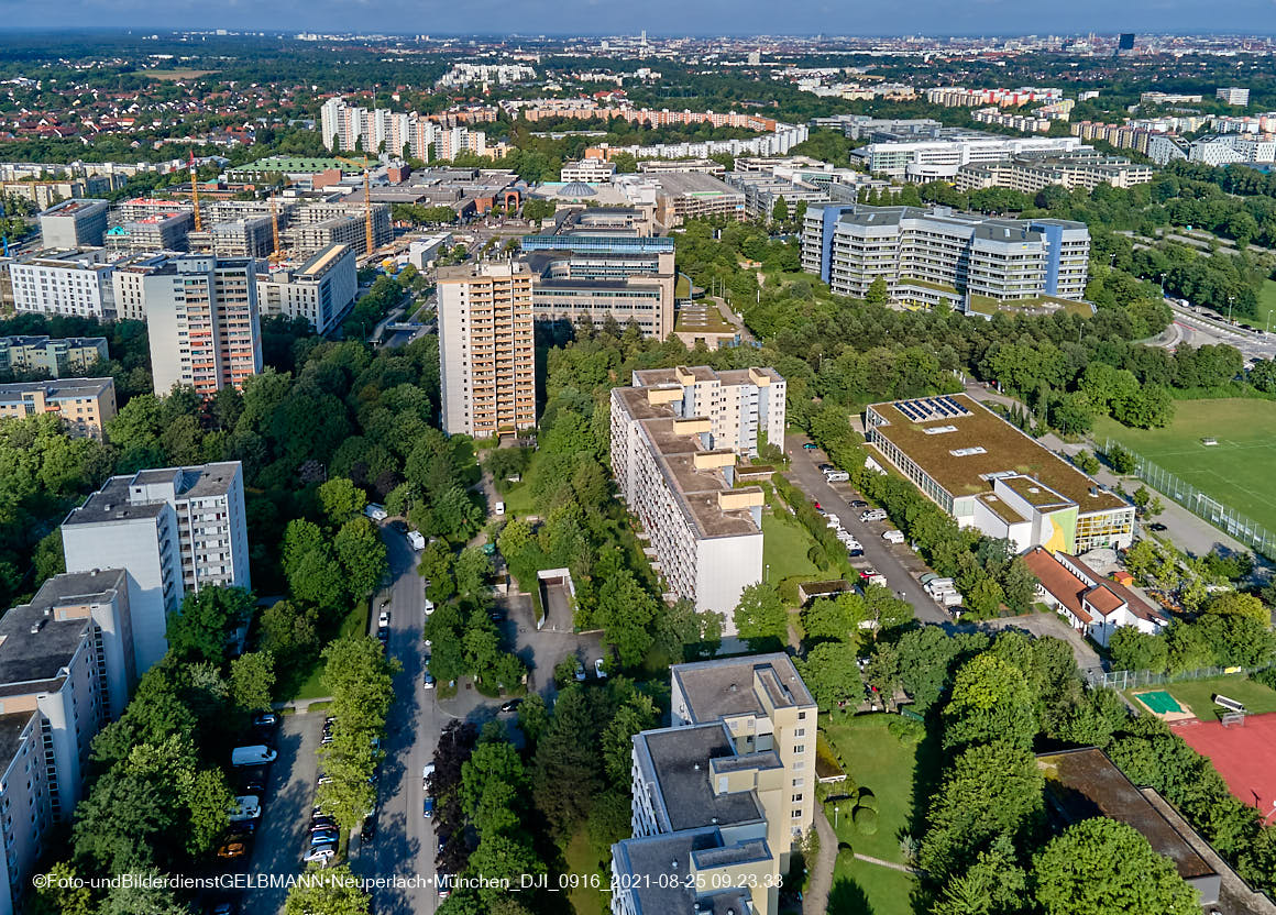 25.08.2021 - Luftaufnahmen und Rundumblick von der Kafkastraße aus auf das östliche Neuperlach