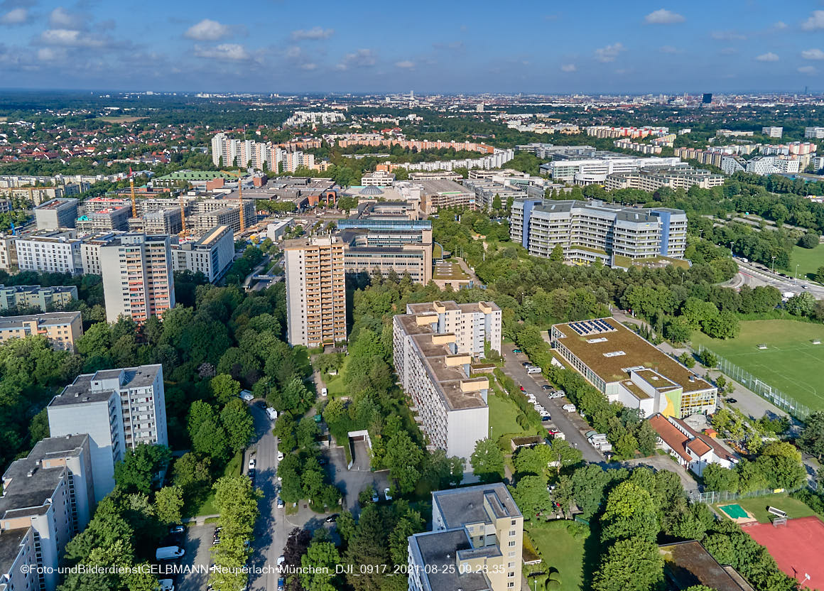 25.08.2021 - Luftaufnahmen und Rundumblick von der Kafkastraße aus auf das östliche Neuperlach