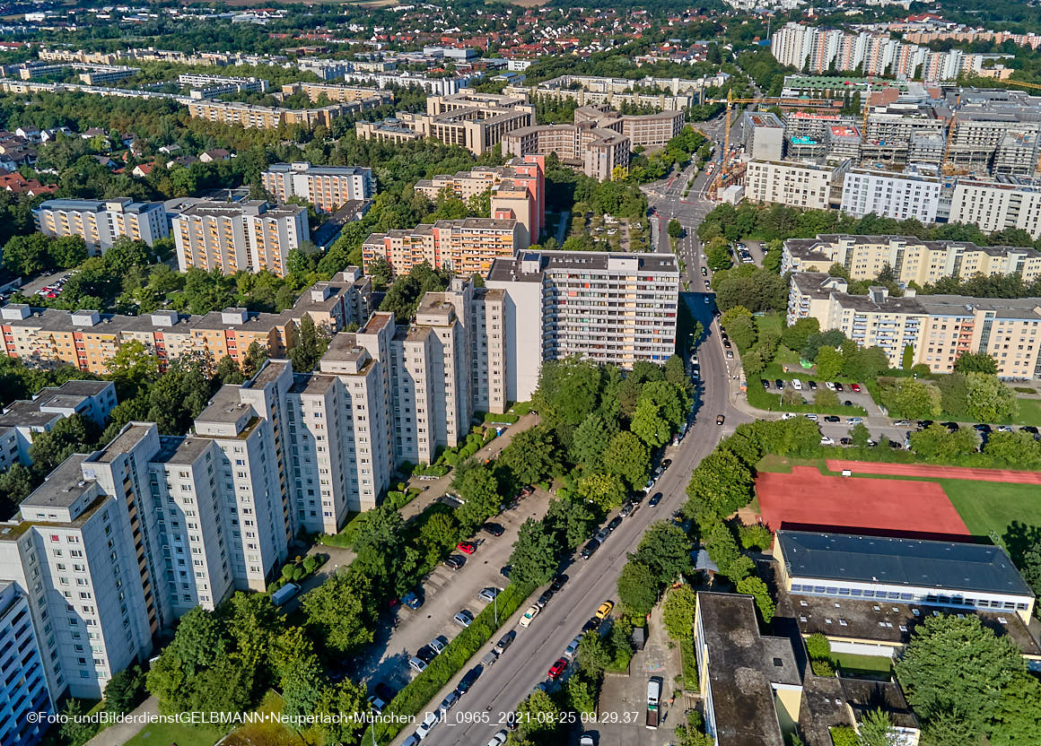 25.08.2021 - Luftaufnahmen und Rundumblick von der Kafkastraße aus auf das östliche Neuperlach