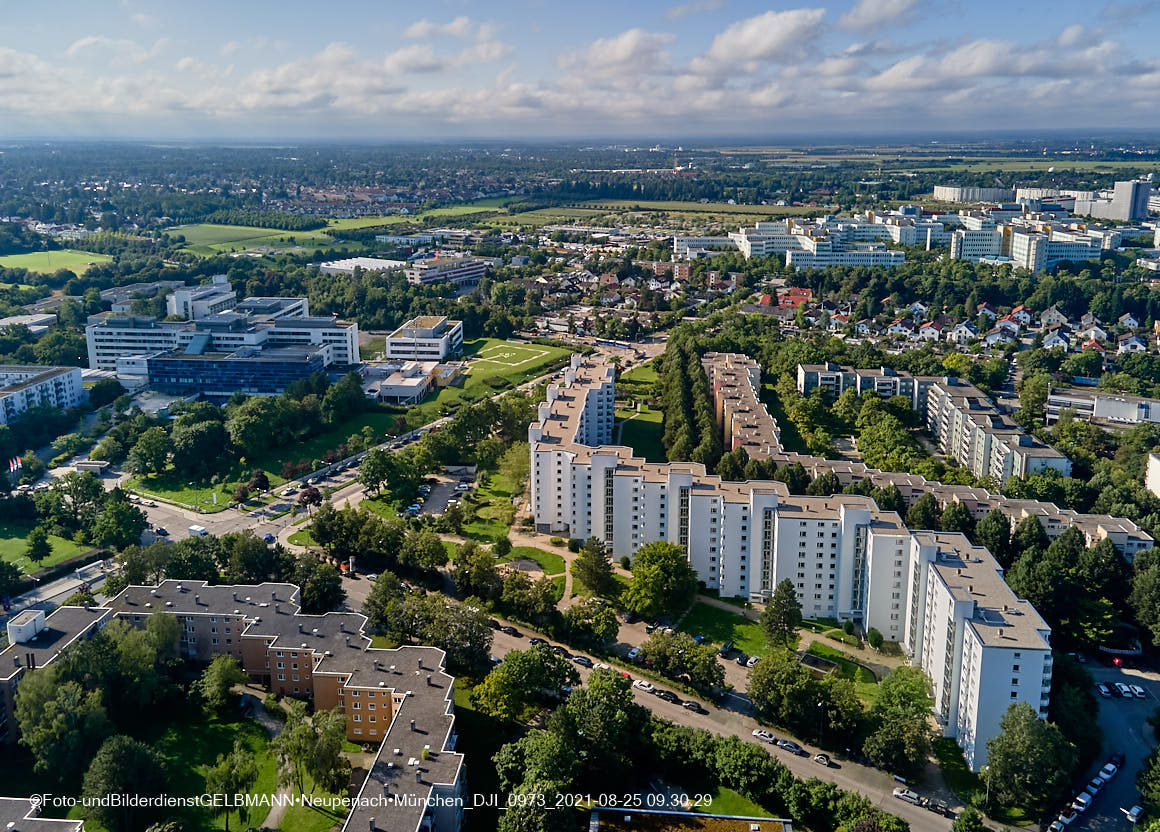 25.08.2021 - Luftaufnahmen und Rundumblick von der Kafkastraße aus auf das östliche Neuperlach