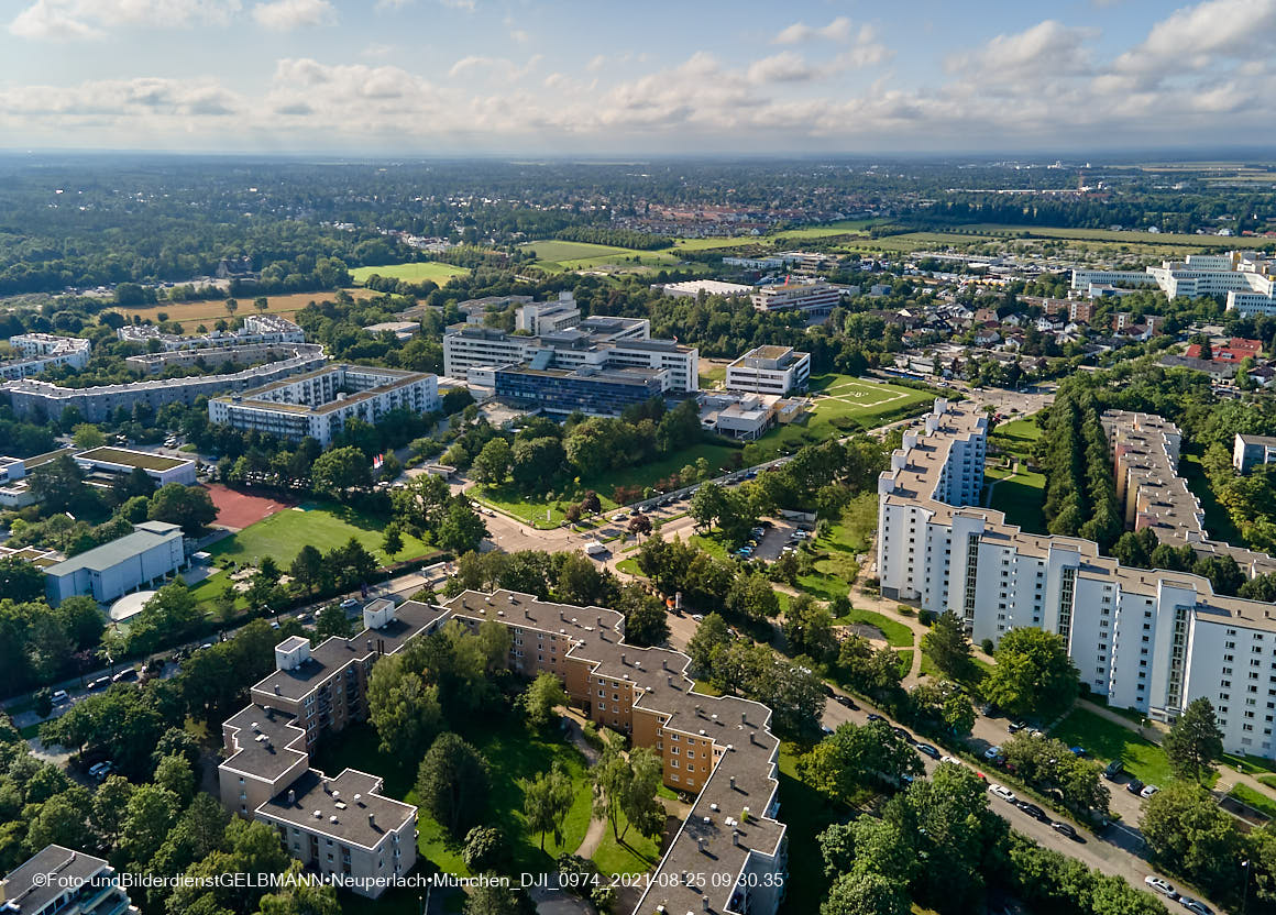 25.08.2021 - Luftaufnahmen und Rundumblick von der Kafkastraße aus auf das östliche Neuperlach