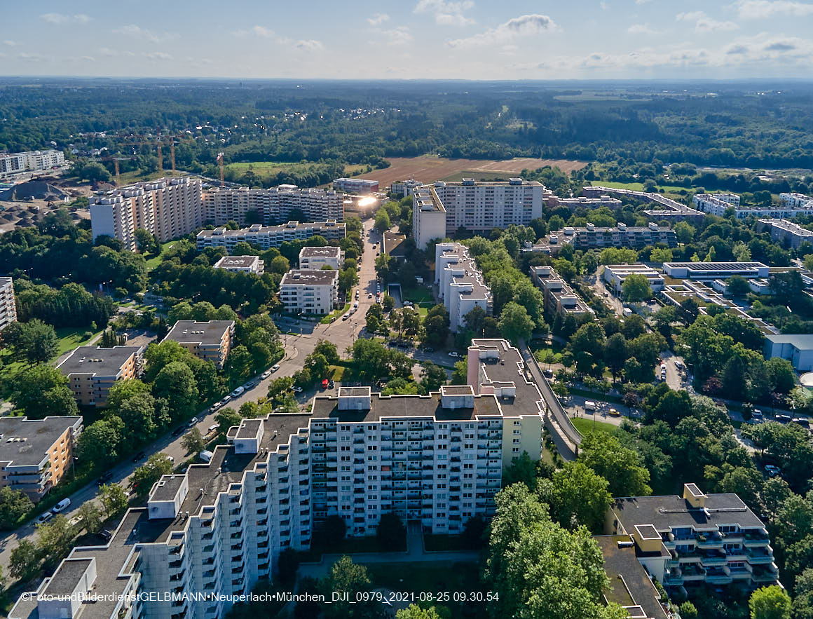 25.08.2021 - Luftaufnahmen und Rundumblick von der Kafkastraße aus auf das östliche Neuperlach