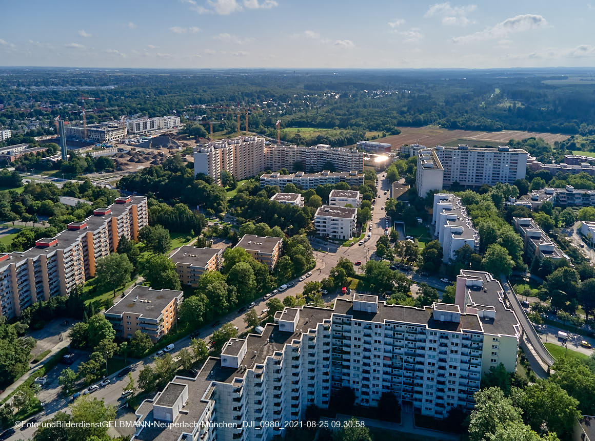 25.08.2021 - Luftaufnahmen und Rundumblick von der Kafkastraße aus auf das östliche Neuperlach