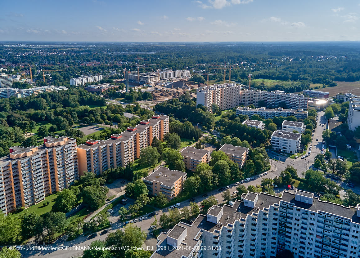 25.08.2021 - Luftaufnahmen und Rundumblick von der Kafkastraße aus auf das östliche Neuperlach