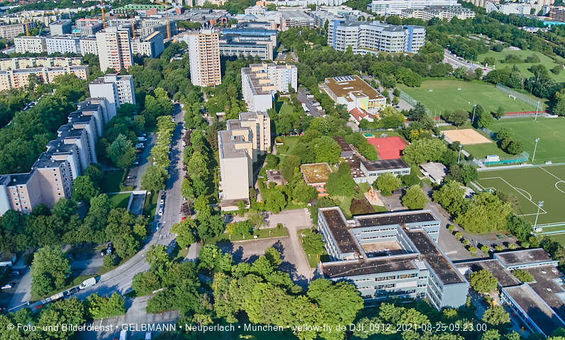 25.08.2021 - Luftaufnahmen und Rundumblick auf das neue Perlach PLaza, der neuen Mitte von Neuperlach