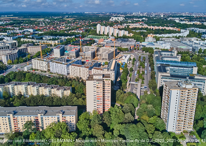 25.08.2021 - Luftaufnahmen und Rundumblick auf das neue Perlach PLaza, der neuen Mitte von Neuperlach