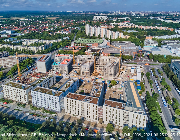 25.08.2021 - Luftaufnahmen und Rundumblick auf das neue Perlach PLaza, der neuen Mitte von Neuperlach