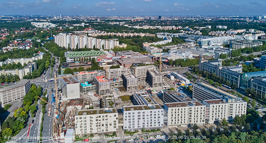 25.08.2021 - Luftaufnahmen und Rundumblick auf das neue Perlach PLaza, der neuen Mitte von Neuperlach