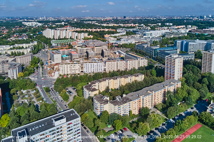 25.08.2021 - Luftaufnahmen und Rundumblick auf das neue Perlach PLaza, der neuen Mitte von Neuperlach