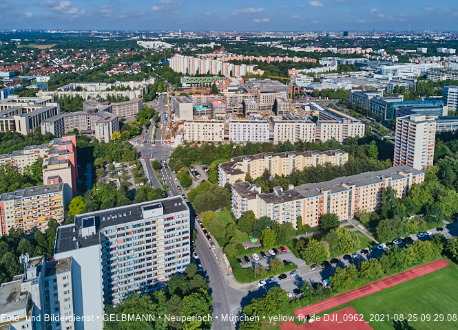 25.08.2021 - Luftaufnahmen und Rundumblick auf das neue Perlach PLaza, der neuen Mitte von Neuperlach