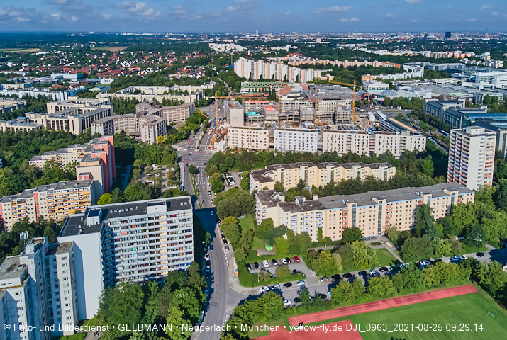 25.08.2021 - Luftaufnahmen und Rundumblick auf das neue Perlach PLaza, der neuen Mitte von Neuperlach
