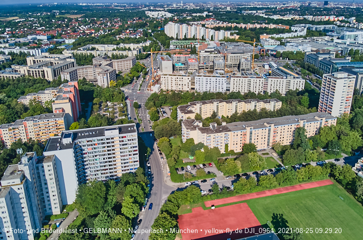 25.08.2021 - Luftaufnahmen und Rundumblick auf das neue Perlach PLaza, der neuen Mitte von Neuperlach