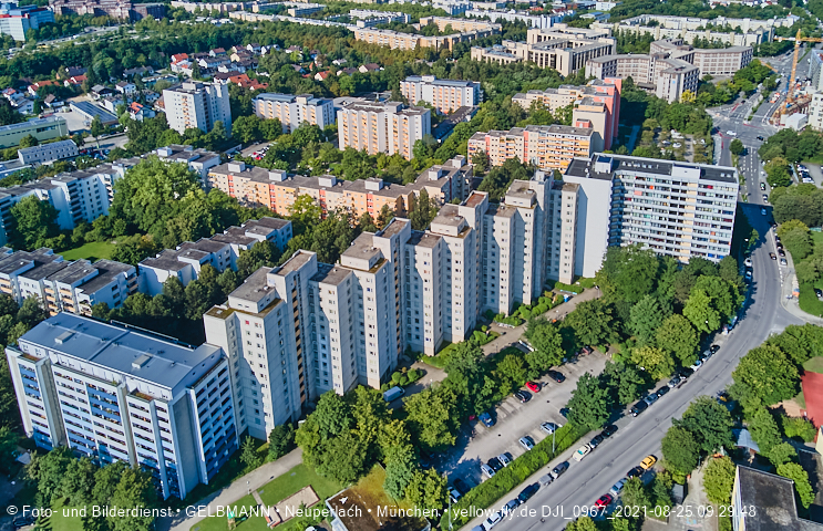 25.08.2021 - Luftaufnahmen und Rundumblick auf das neue Perlach PLaza, der neuen Mitte von Neuperlach