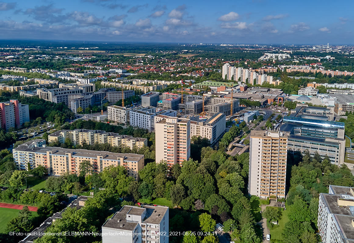 25.08.2021 - Luftaufnahmen und Rundumblick auf das neue Perlach PLaza, der neuen Mitte von Neuperlach