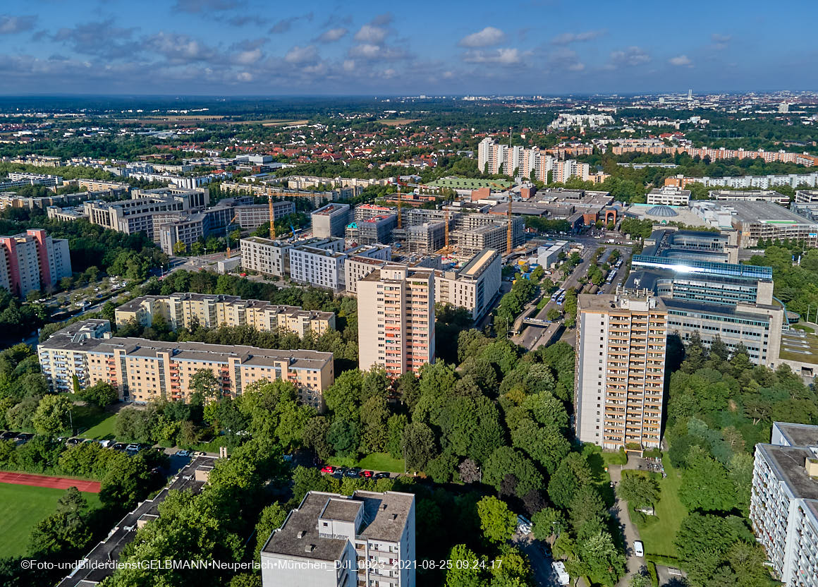 25.08.2021 - Luftaufnahmen und Rundumblick auf das neue Perlach PLaza, der neuen Mitte von Neuperlach