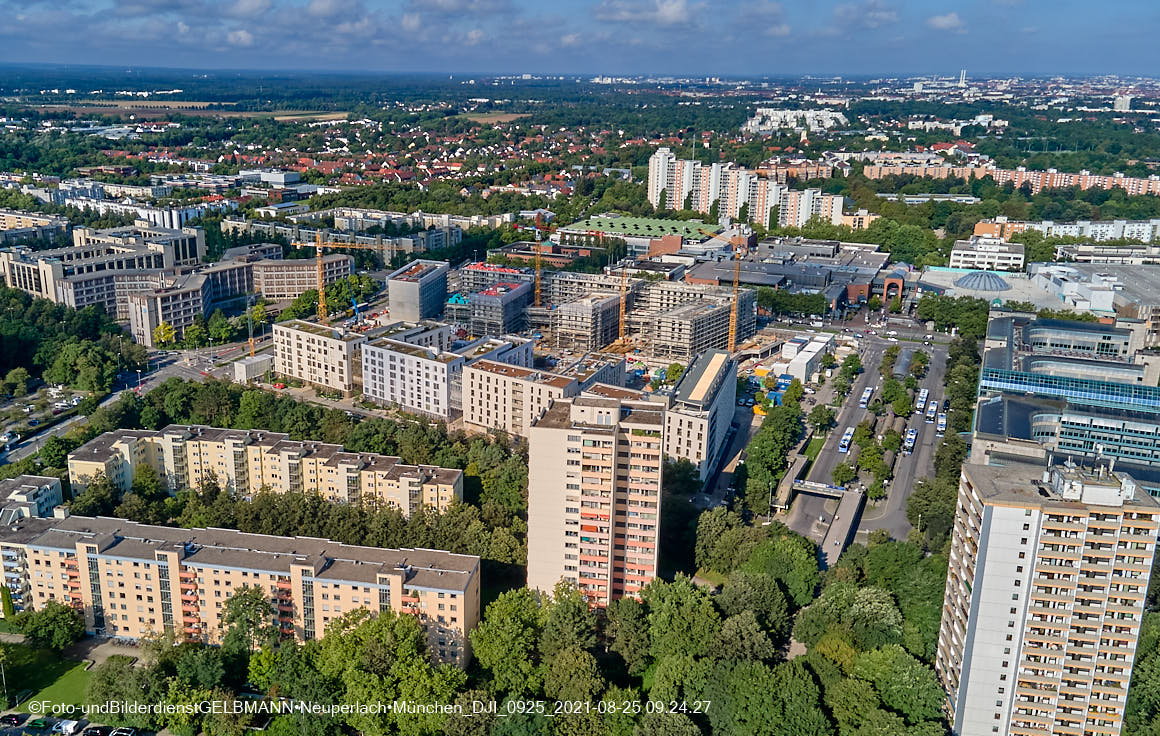 25.08.2021 - Luftaufnahmen und Rundumblick auf das neue Perlach PLaza, der neuen Mitte von Neuperlach