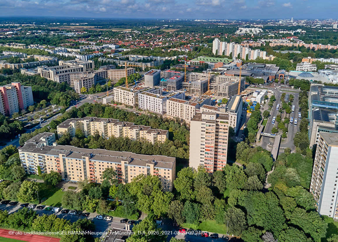 25.08.2021 - Luftaufnahmen und Rundumblick auf das neue Perlach PLaza, der neuen Mitte von Neuperlach