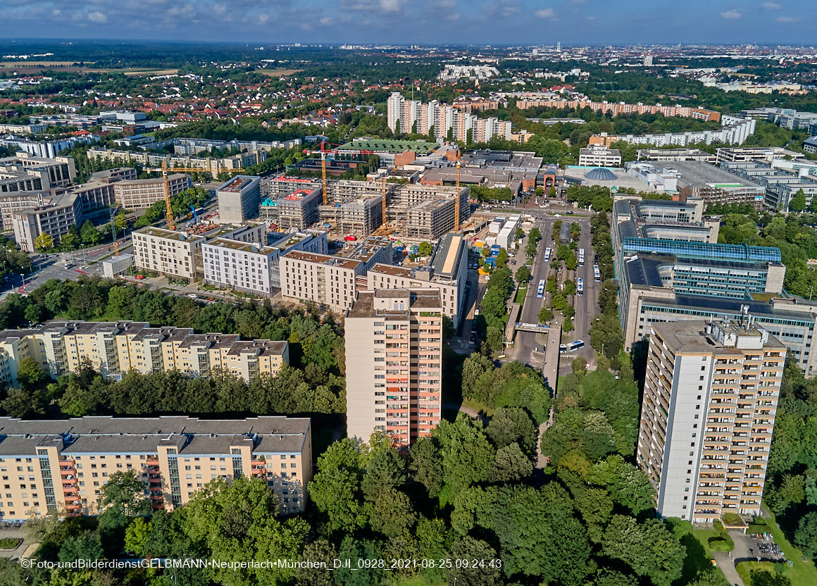 25.08.2021 - Luftaufnahmen und Rundumblick auf das neue Perlach PLaza, der neuen Mitte von Neuperlach