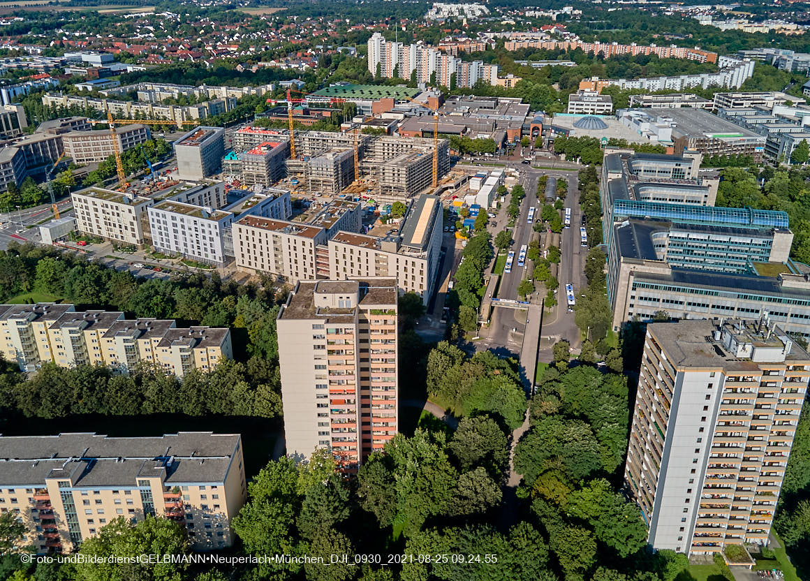 25.08.2021 - Luftaufnahmen und Rundumblick auf das neue Perlach PLaza, der neuen Mitte von Neuperlach