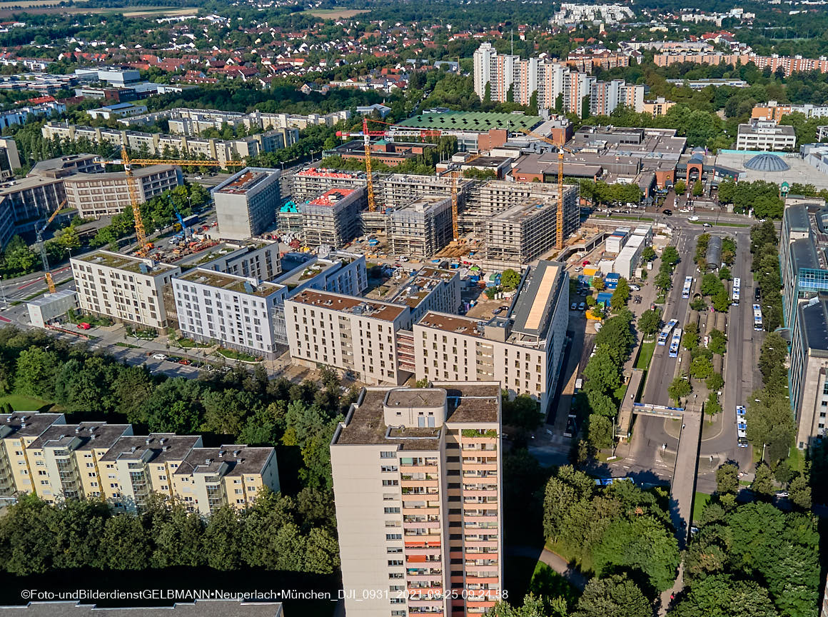 25.08.2021 - Luftaufnahmen und Rundumblick auf das neue Perlach PLaza, der neuen Mitte von Neuperlach