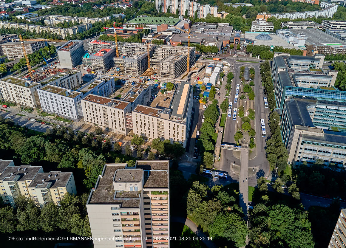 25.08.2021 - Luftaufnahmen und Rundumblick auf das neue Perlach PLaza, der neuen Mitte von Neuperlach