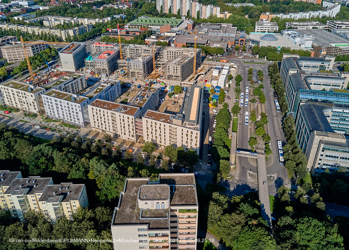 25.08.2021 - Luftaufnahmen und Rundumblick auf das neue Perlach PLaza, der neuen Mitte von Neuperlach