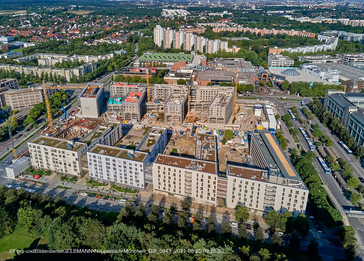 25.08.2021 - Luftaufnahmen und Rundumblick auf das neue Perlach PLaza, der neuen Mitte von Neuperlach