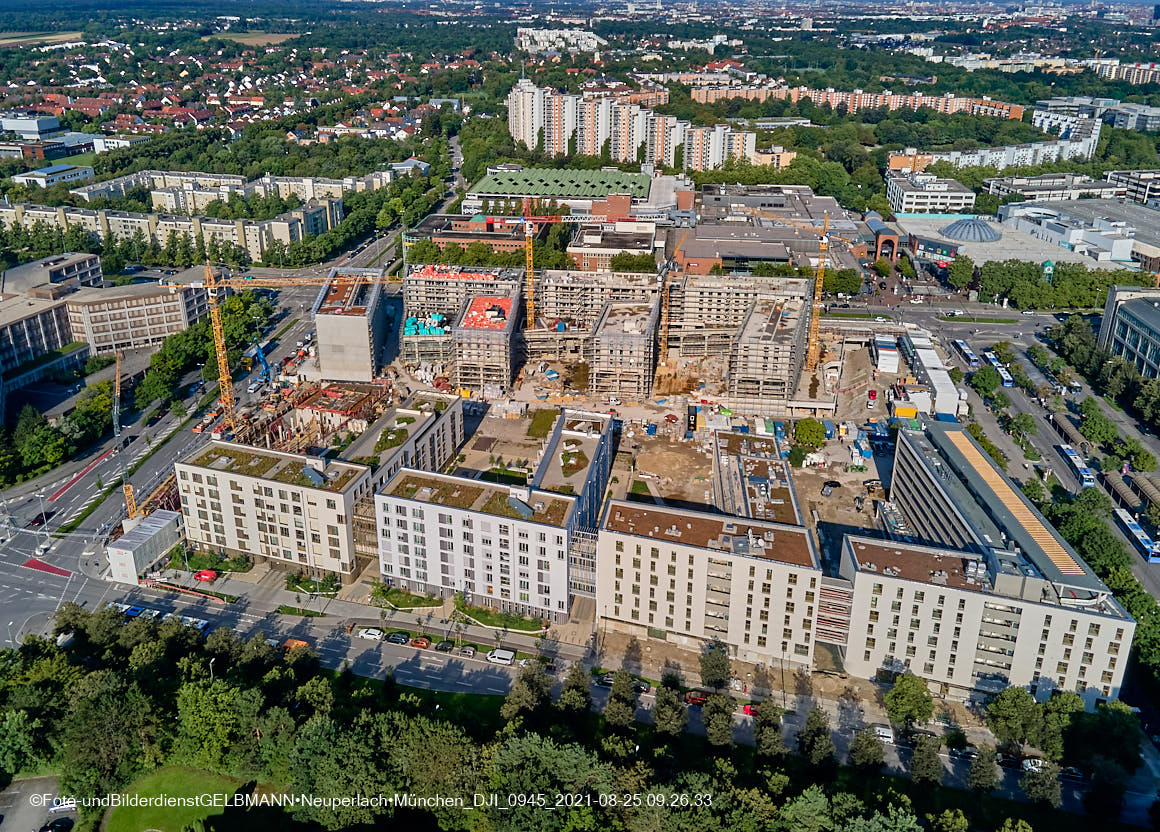 25.08.2021 - Luftaufnahmen und Rundumblick auf das neue Perlach PLaza, der neuen Mitte von Neuperlach