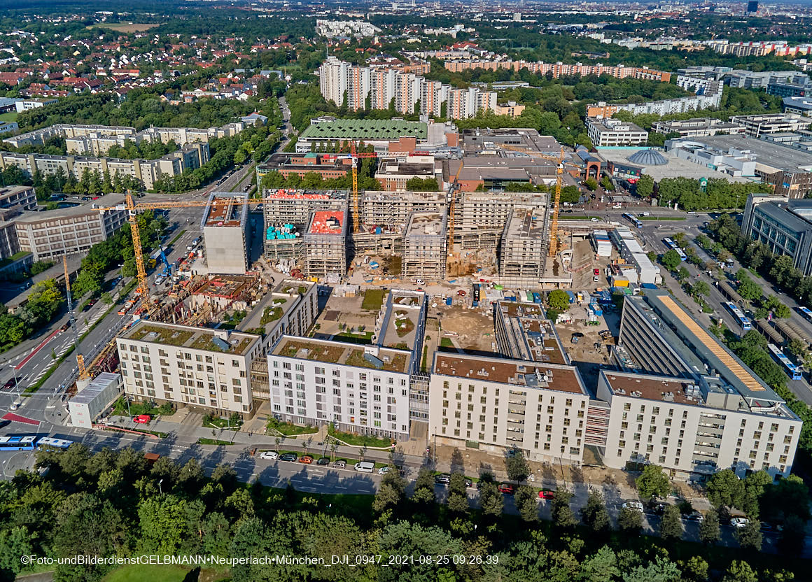 25.08.2021 - Luftaufnahmen und Rundumblick auf das neue Perlach PLaza, der neuen Mitte von Neuperlach