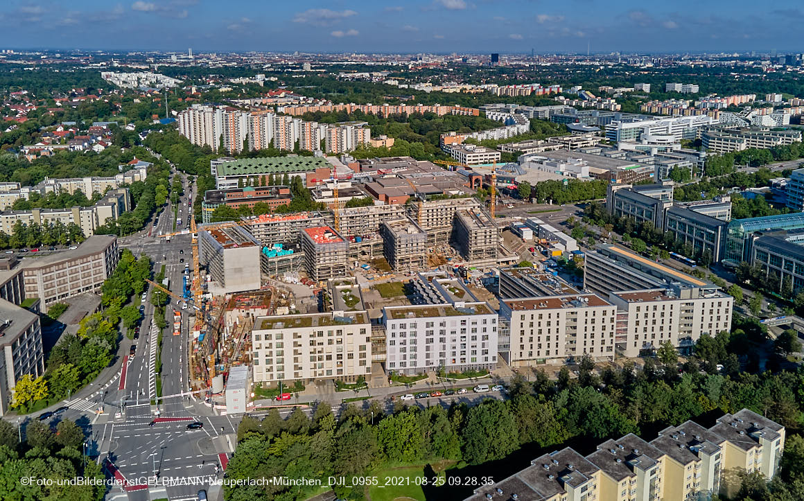 25.08.2021 - Luftaufnahmen und Rundumblick auf das neue Perlach PLaza, der neuen Mitte von Neuperlach