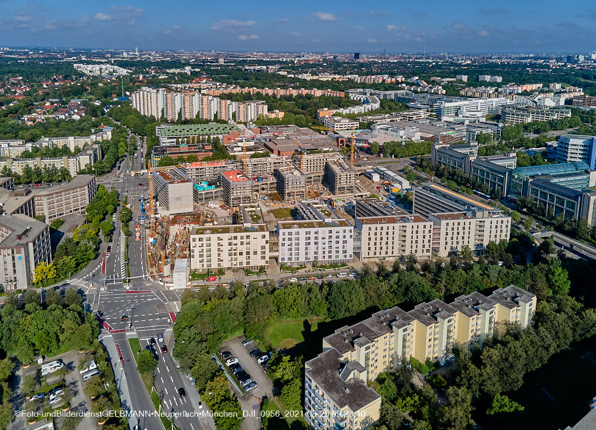 25.08.2021 - Luftaufnahmen und Rundumblick auf das neue Perlach PLaza, der neuen Mitte von Neuperlach