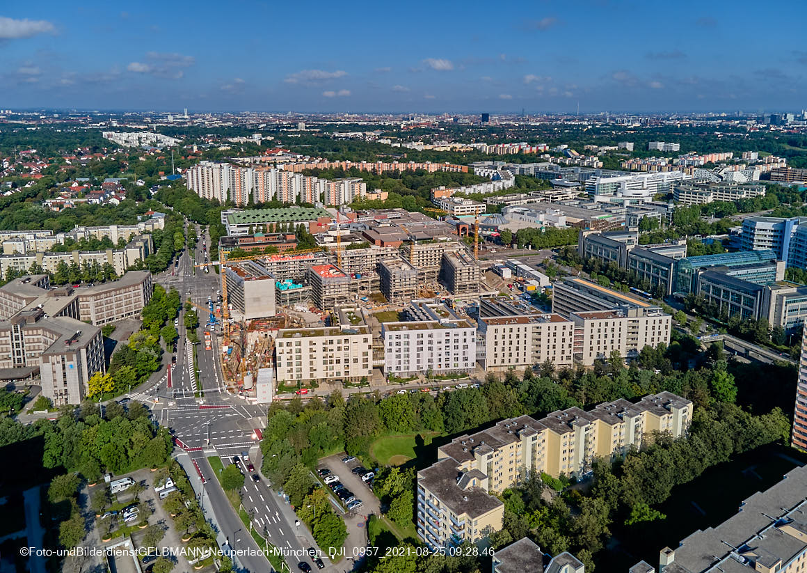 25.08.2021 - Luftaufnahmen und Rundumblick auf das neue Perlach PLaza, der neuen Mitte von Neuperlach