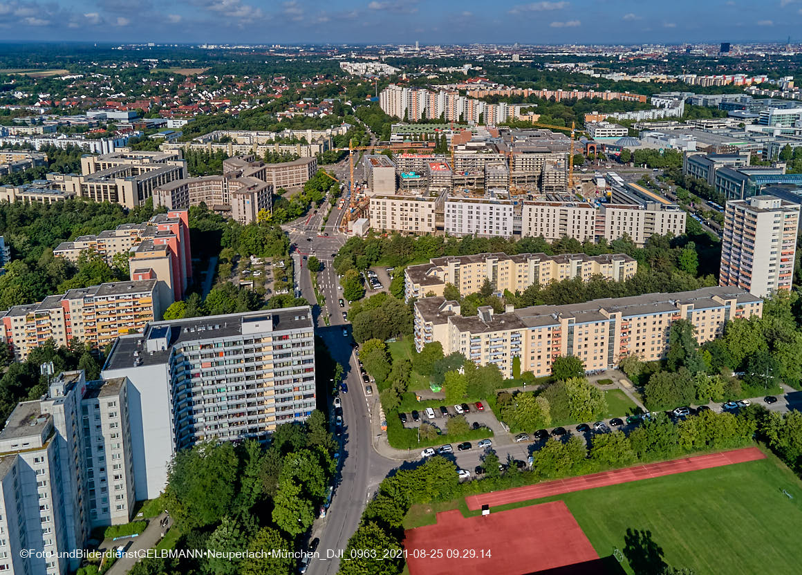 25.08.2021 - Luftaufnahmen und Rundumblick auf das neue Perlach PLaza, der neuen Mitte von Neuperlach