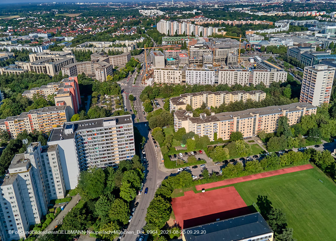 25.08.2021 - Luftaufnahmen und Rundumblick auf das neue Perlach PLaza, der neuen Mitte von Neuperlach