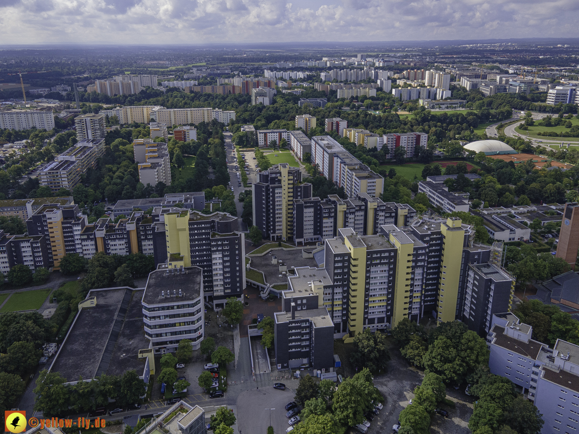 01.09.2021 - Wohnanlage am Karl-Marx-Ring 52-62 und Marx-Zentrum in Neuperlach