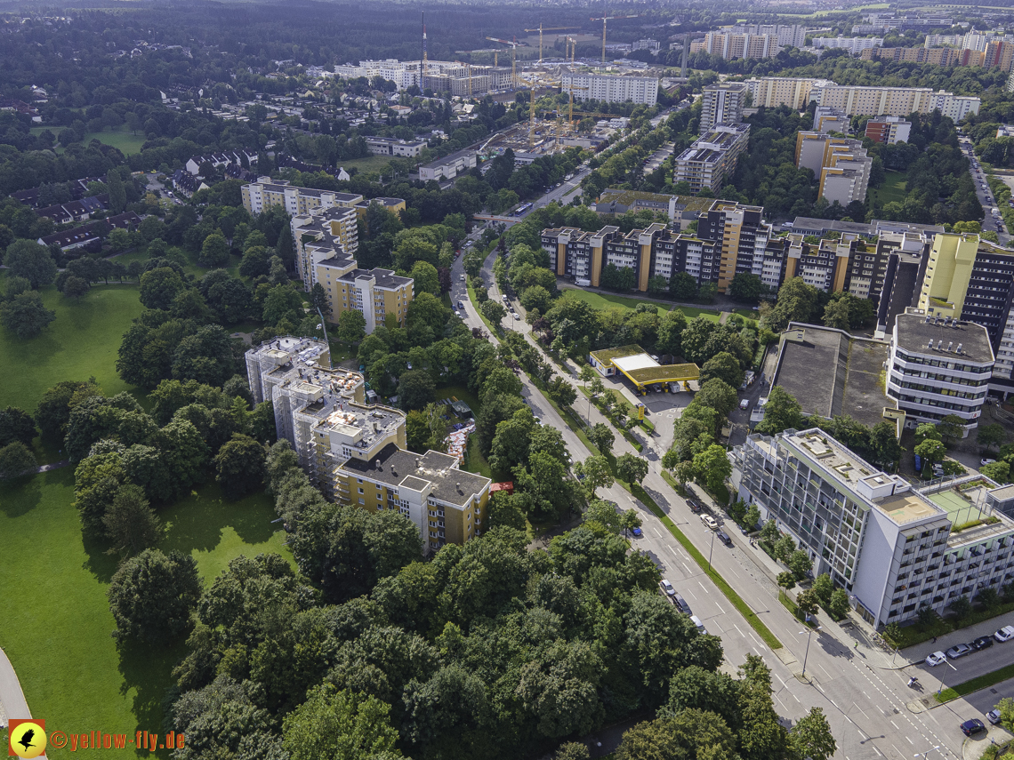 01.09.2021 - Wohnanlage am Karl-Marx-Ring 52-62 und Marx-Zentrum in Neuperlach