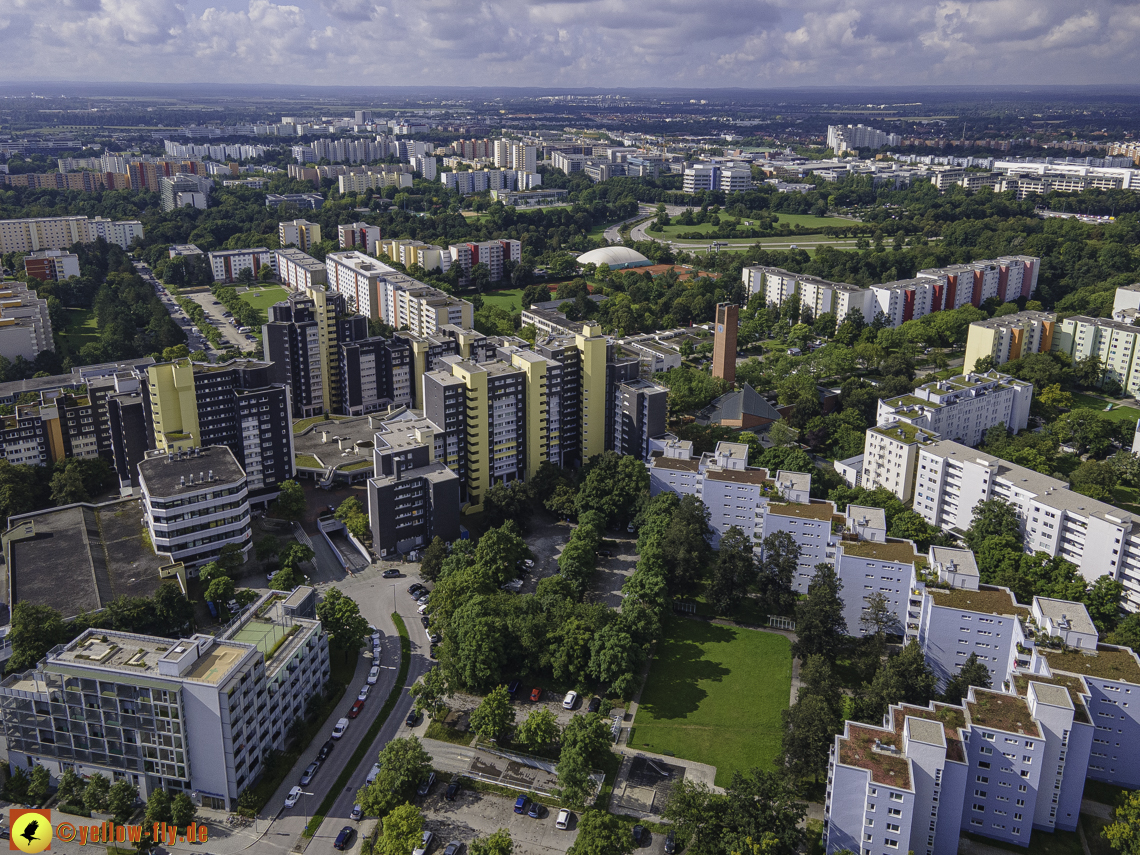 01.09.2021 - Wohnanlage am Karl-Marx-Ring 52-62 und Marx-Zentrum in Neuperlach