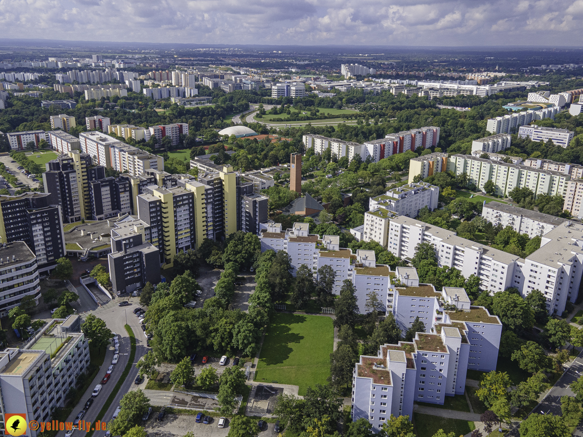01.09.2021 - Wohnanlage am Karl-Marx-Ring 52-62 und Marx-Zentrum in Neuperlach