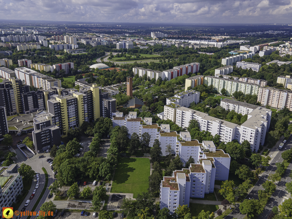 01.09.2021 - Wohnanlage am Karl-Marx-Ring 52-62 und Marx-Zentrum in Neuperlach