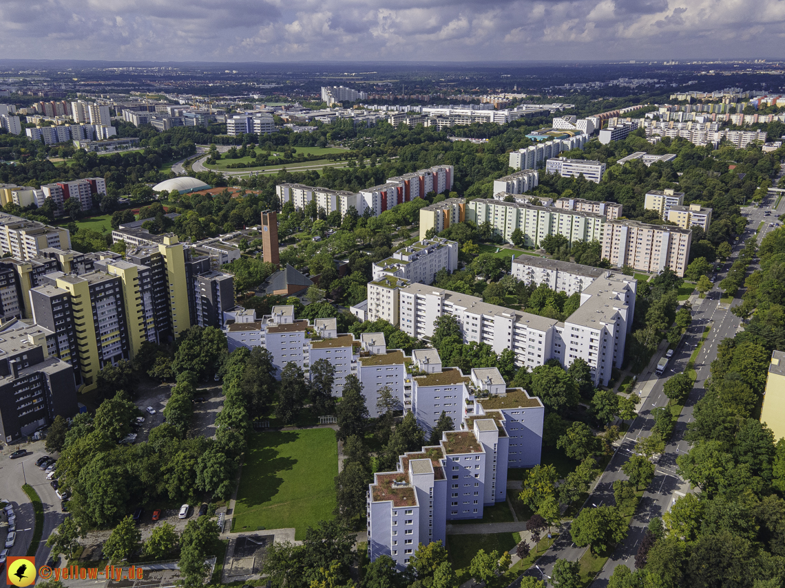01.09.2021 - Wohnanlage am Karl-Marx-Ring 52-62 und Marx-Zentrum in Neuperlach