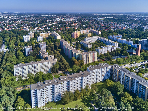 09.09.2021 - Marx-Zentrum, Studentenwohnheim und Wohnanlage Karl-Marx-Ring 52-62 und KMR 53-57c