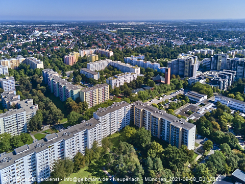 09.09.2021 - Marx-Zentrum, Studentenwohnheim und Wohnanlage Karl-Marx-Ring 52-62 und KMR 53-57c